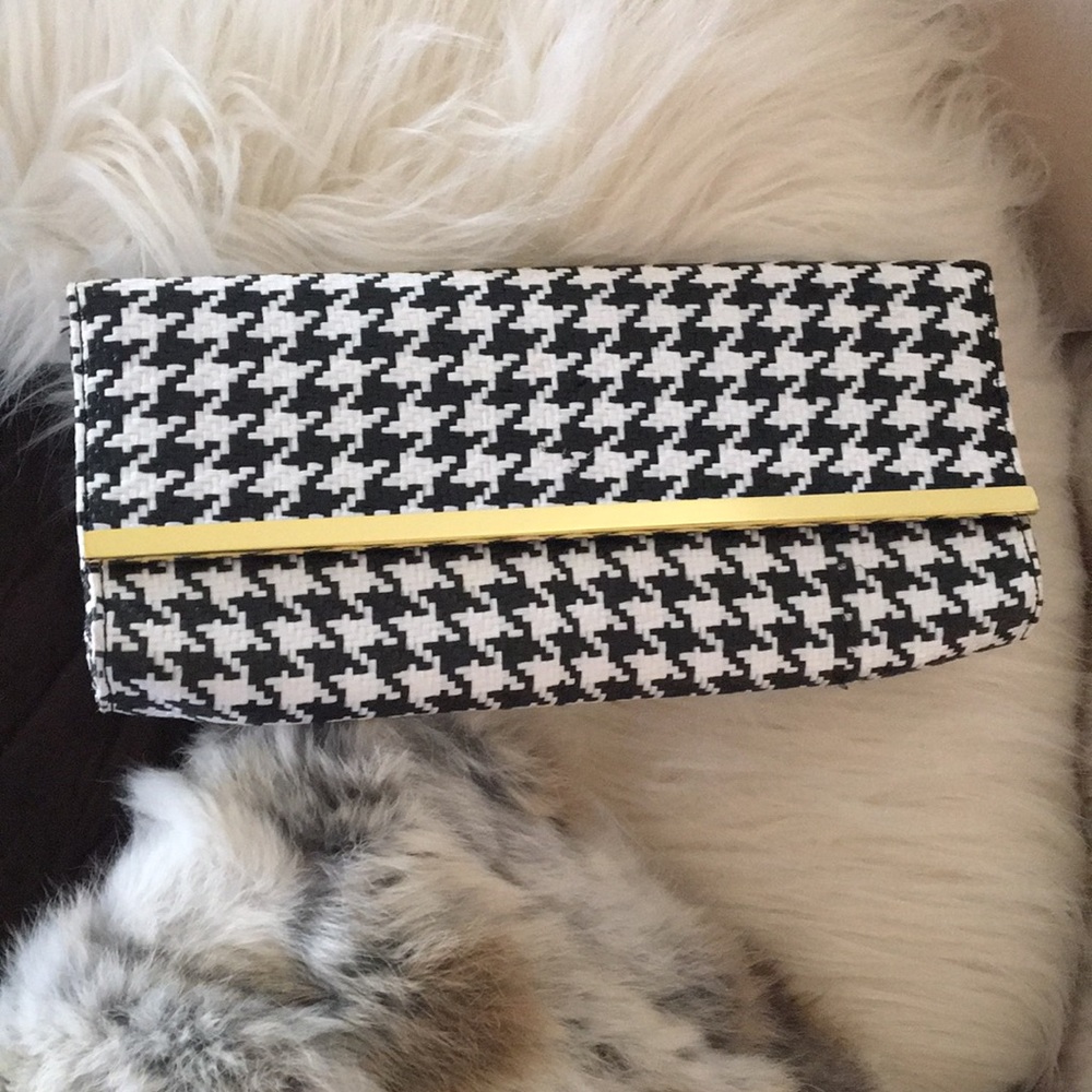 4 for $25 Black and white Houndstooth small clutch